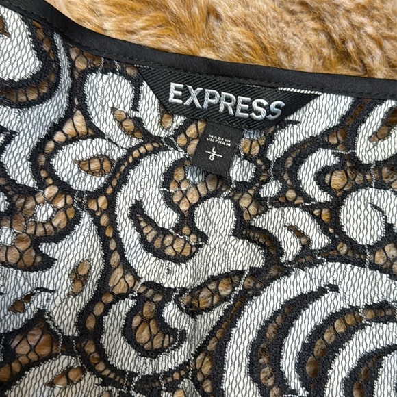Express Black and White Patterned Women's Top size L - Picture 7 of 13